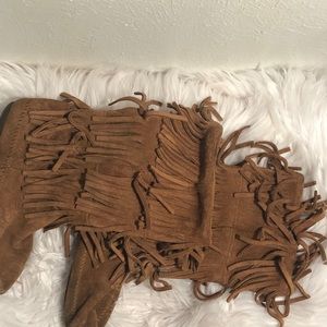 Fringe boots /Minnetonka